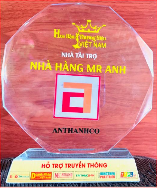 Cúp chứng nhận thương hiệu Việt - Suất Ăn Công Nghiệp An Thạnh - Công Ty TNHH An Thạnh